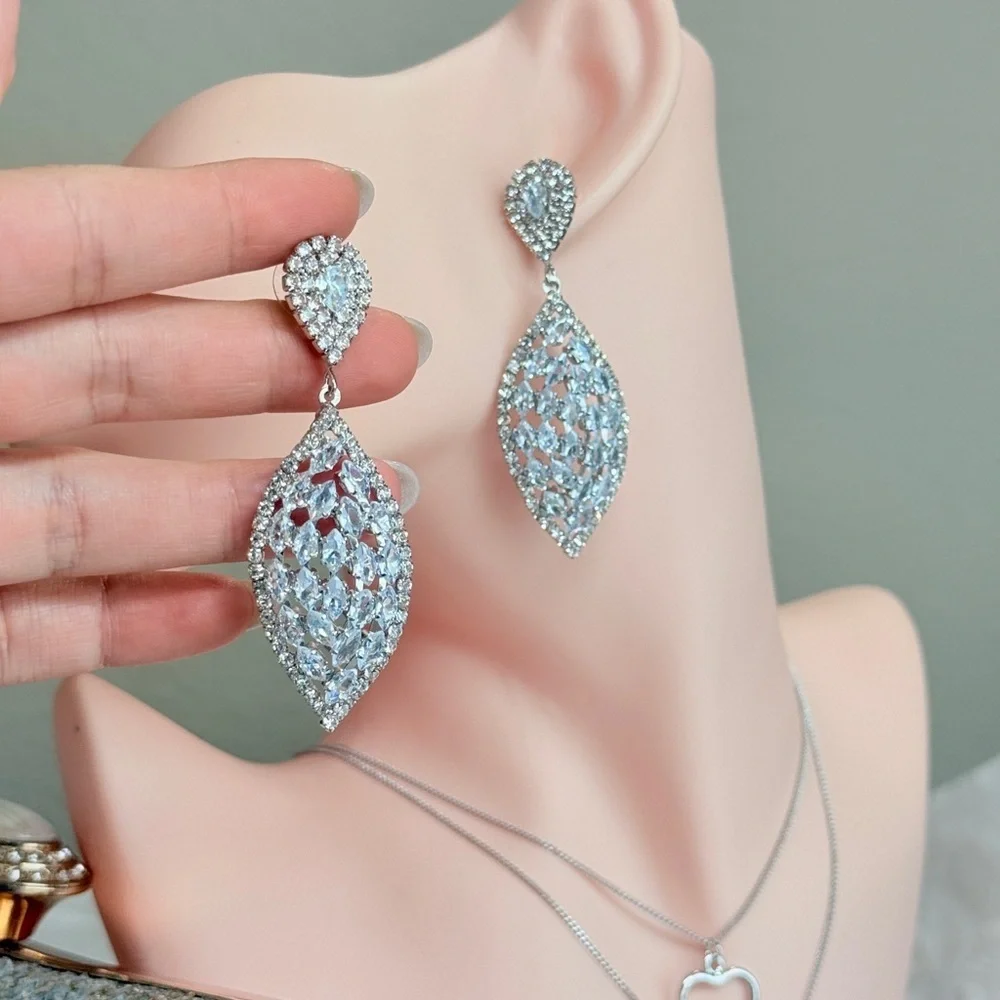 ⚜️ Chic Silver Teardrop Earrings